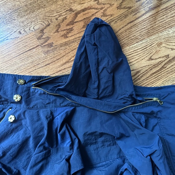 Navy anorak rain jacket, gold trim, rolled sleeve, hidden hood Size L - Picture 9 of 9